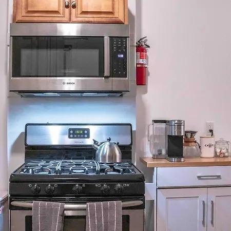 Cozy 2Br-Walk To Tufts & Green Line, Near Boston!